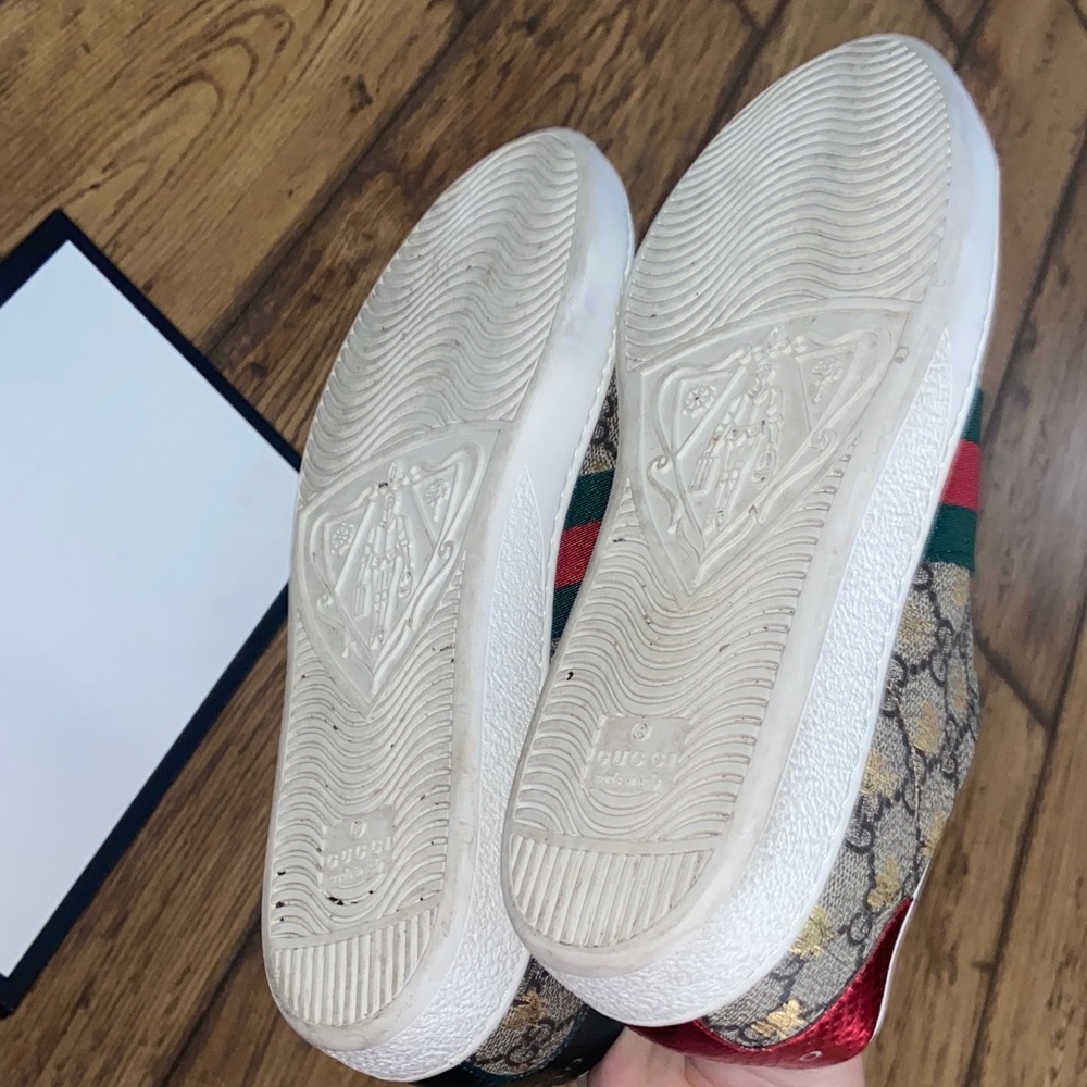 Gucci Beige Monogram Sneakers with Red and Green Accents - Picture 5 of 6